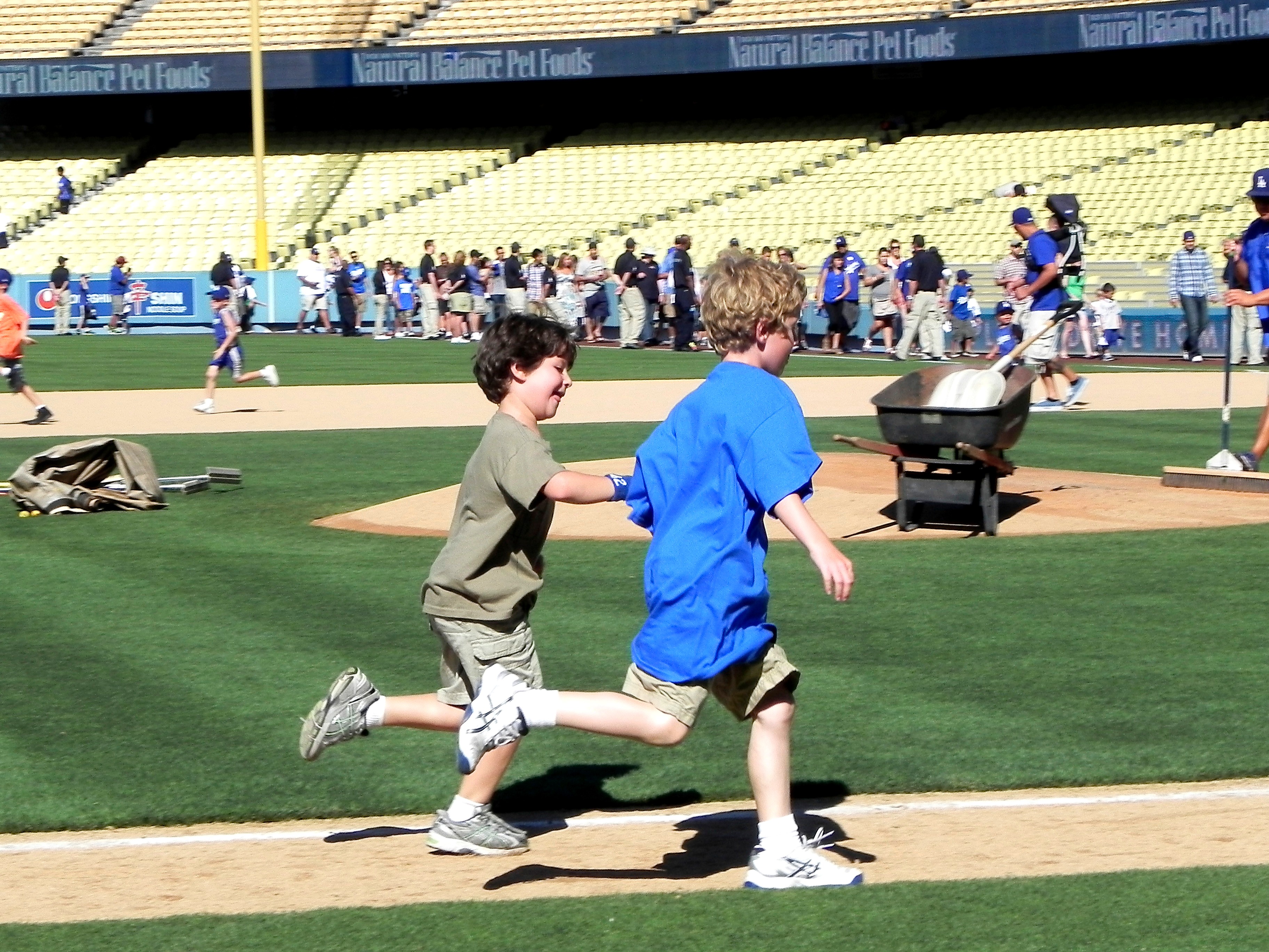 boys running bases (photo by Yvonne Condes)